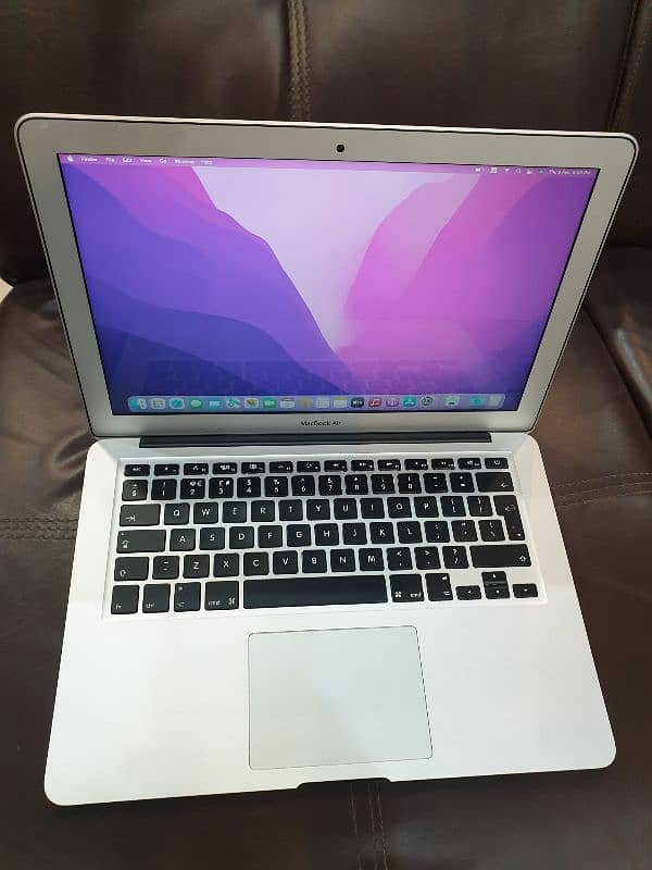 Apple MacBook Air 2017 Core i5 ,8GB RAM, 128GB SSD Hd Graphics 6000 5