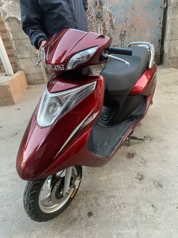 united scooty 100cc 0