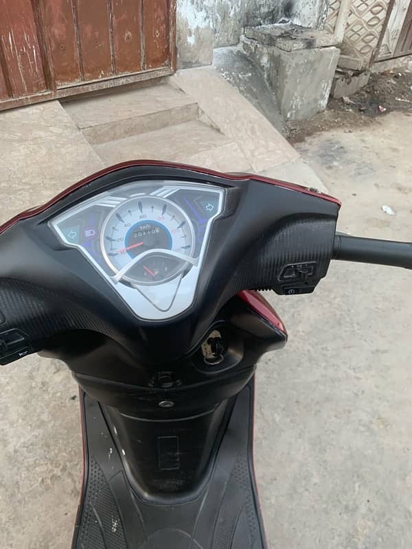 united scooty 100cc 4