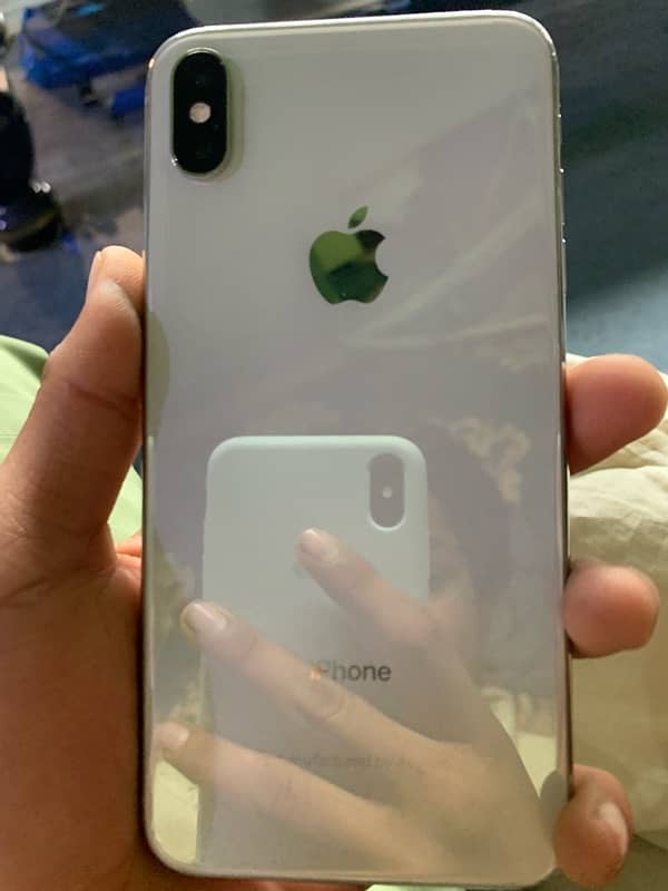 IPHONE XS MAX.     87%battery       64GB.           10/9CONDITION 1