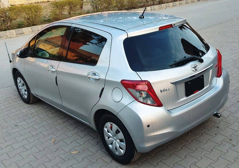 Toyota Vitz 2013 4