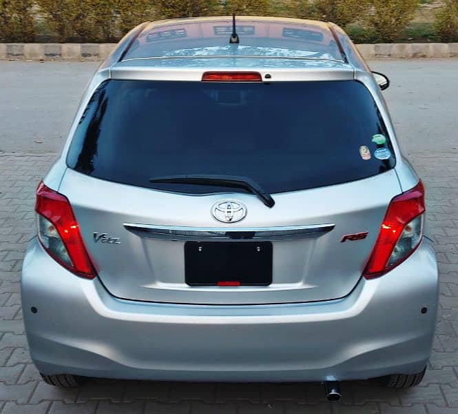 Toyota Vitz 2013 8