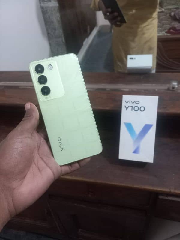 Vivo y100 0