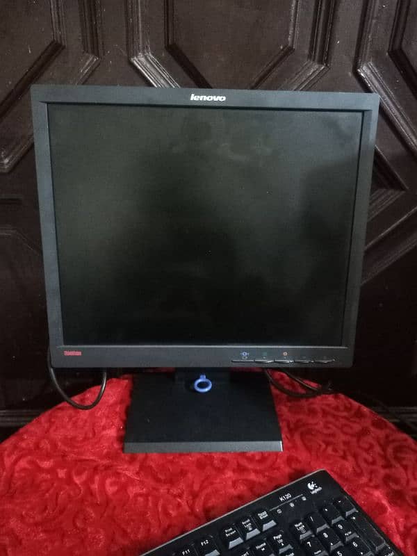 lenovo 17" inch computer lcd 0