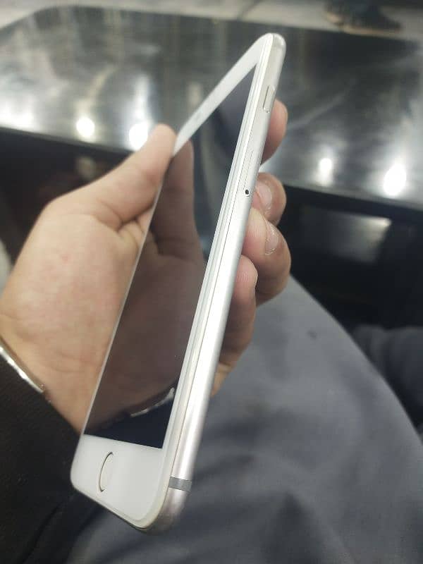 Iphone 6 plus Pta approved finger kam nhi karta 0