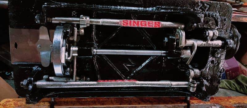 SINGER SEWING MACHINE 1