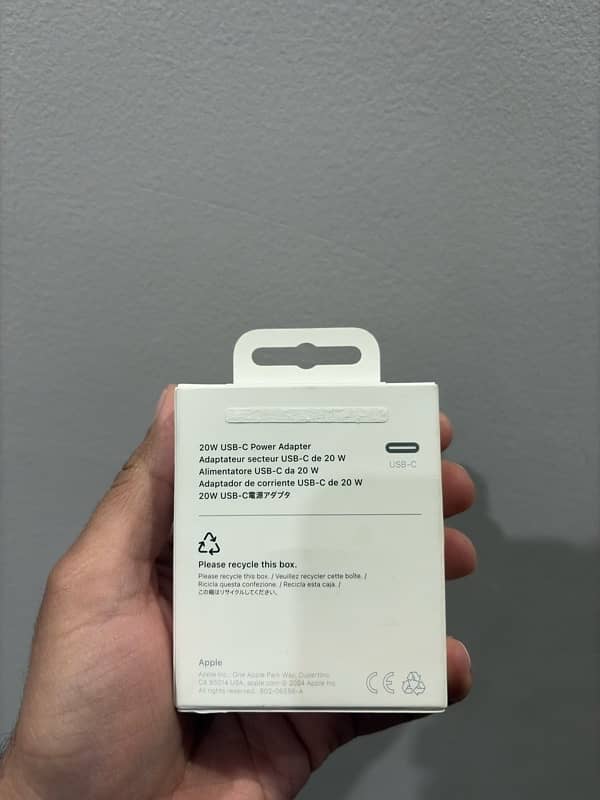 Apple 20W Adapter 4