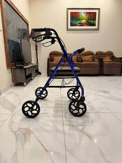 4 Wheel Rollator Walker portable for old people ( Brand New )