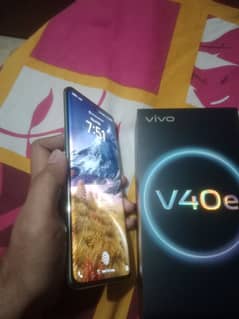 vivo V 40e 256 1 week use only wit 12 month warranty