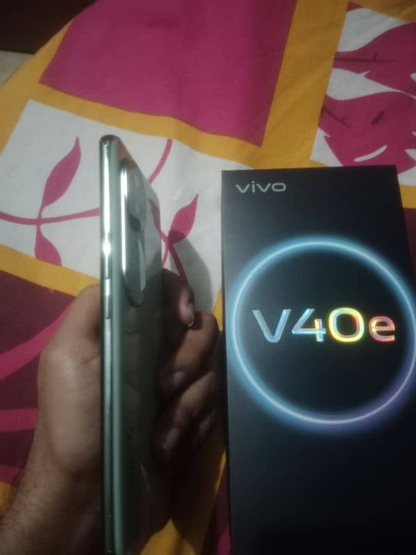 vivo V 40e 256 1 week use only wit 12 month warranty 2