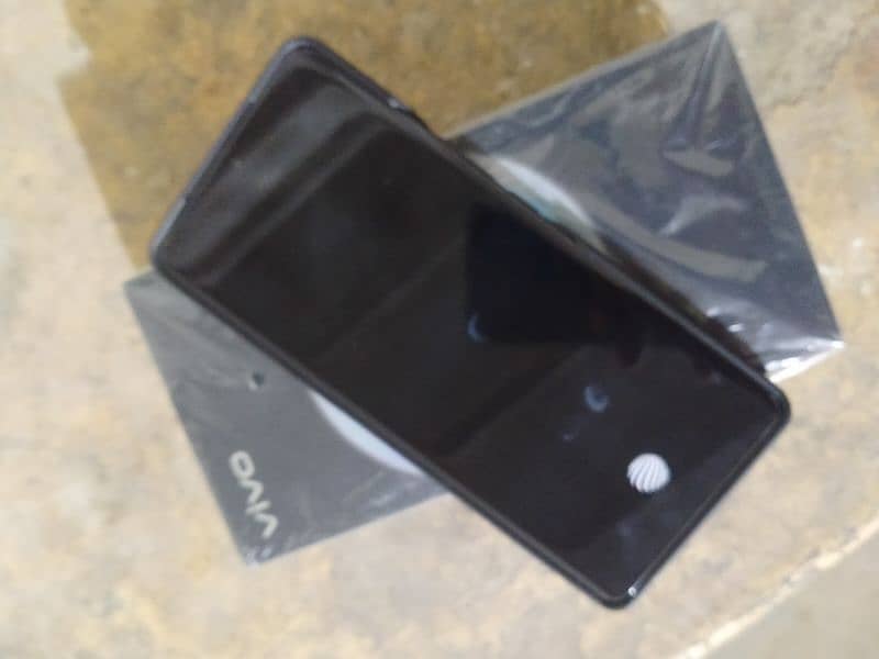 Vivo V30e Lush Condition 1