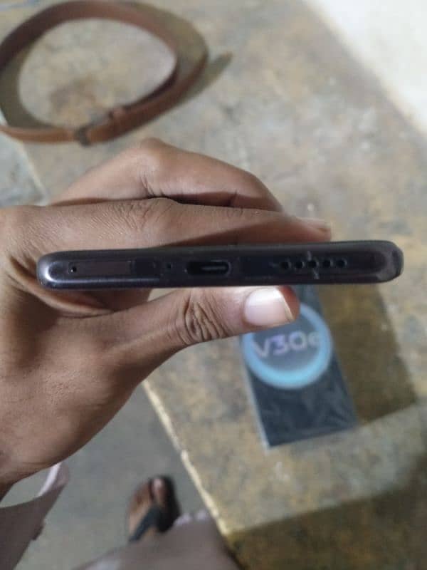 Vivo V30e Lush Condition 2