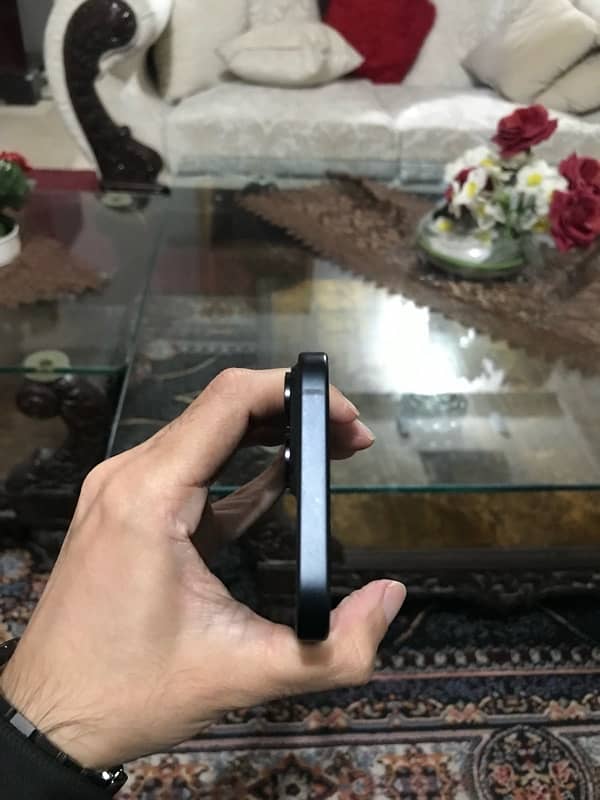 iPhone 15 brand new black colour 2 time charge phone 4