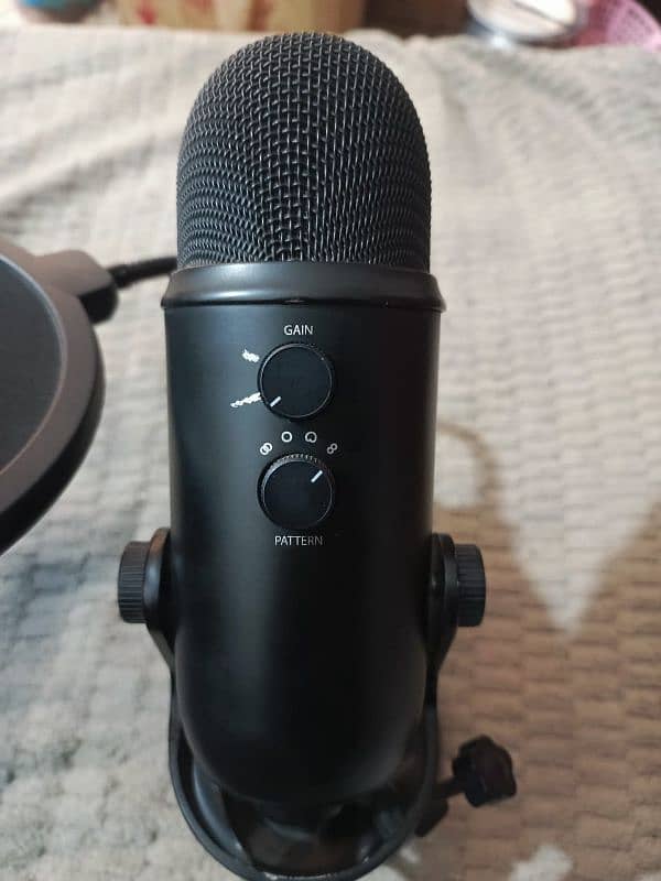 orignal blue yeti mic + 6feet long imported cable and pop filters 4