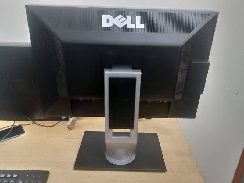 Dell 24 inch monitor ips panel 1920x1200 4