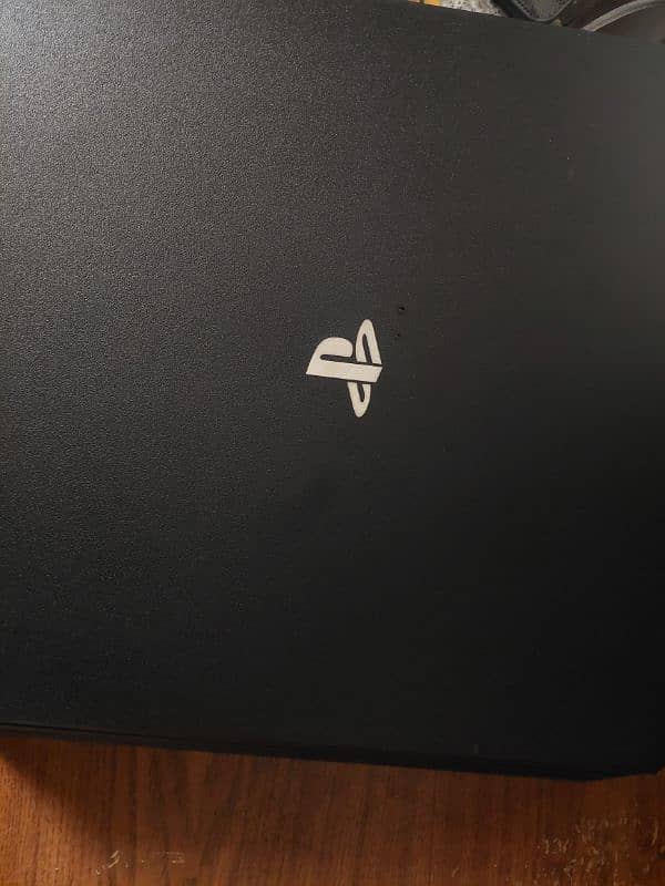 PS4 Pro CUH 7216B 0