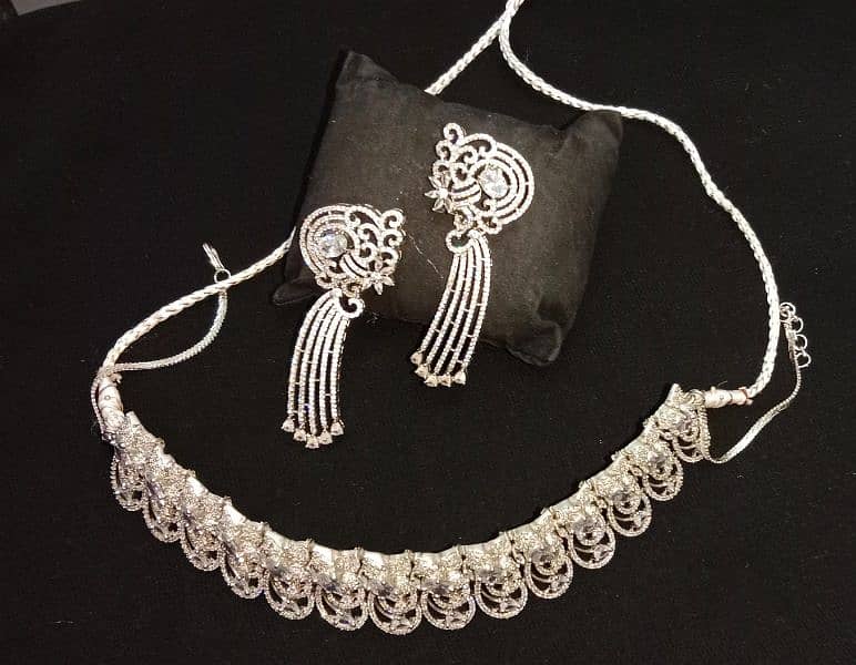 ELEGANT Chokar jewelry set in silver colour 0