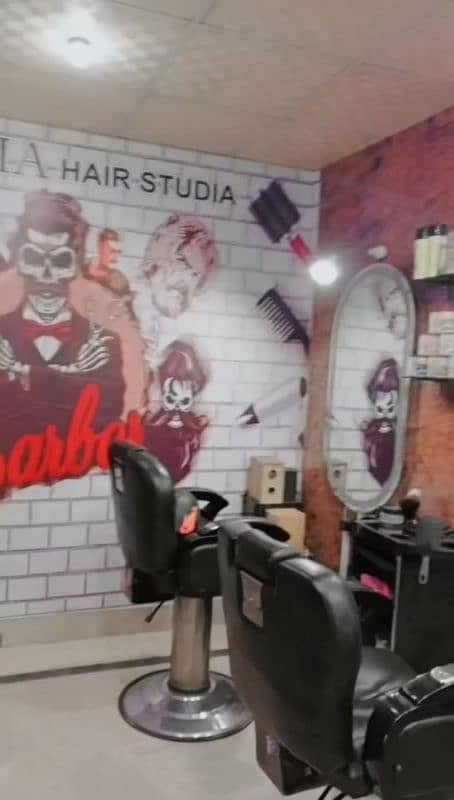 Gloria hair cut studio per carigers ki zrort hai 2