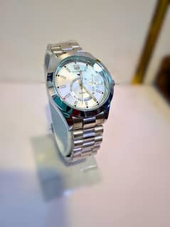 Elegant True Worth Quartz Watch – Silver Finish with Date Display