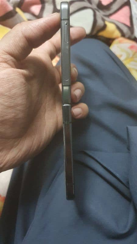 Samsung Galaxy Z Flip 5 Non PTA 3