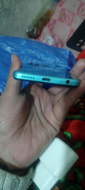 Tecno spark go 4 64 4