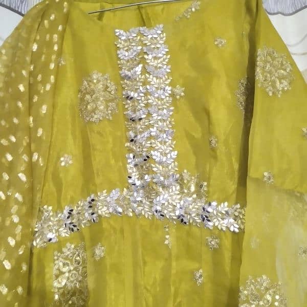 a very beautiful olive green mehndi dress 1