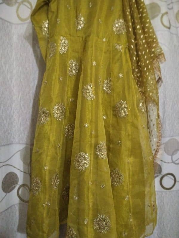 a very beautiful olive green mehndi dress 2