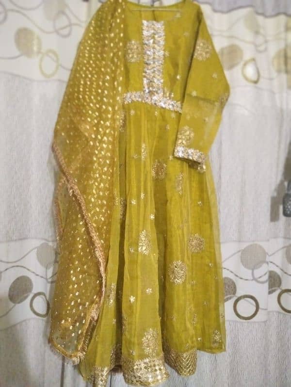 a very beautiful olive green mehndi dress 6