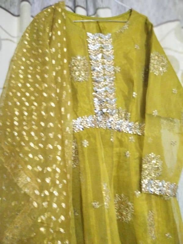 a very beautiful olive green mehndi dress 7