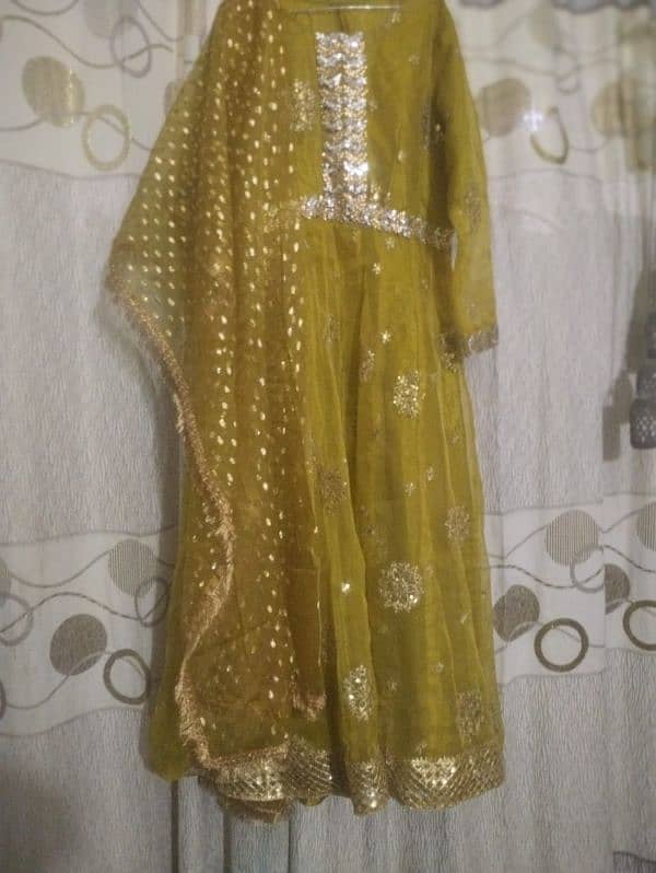 a very beautiful olive green mehndi dress 15