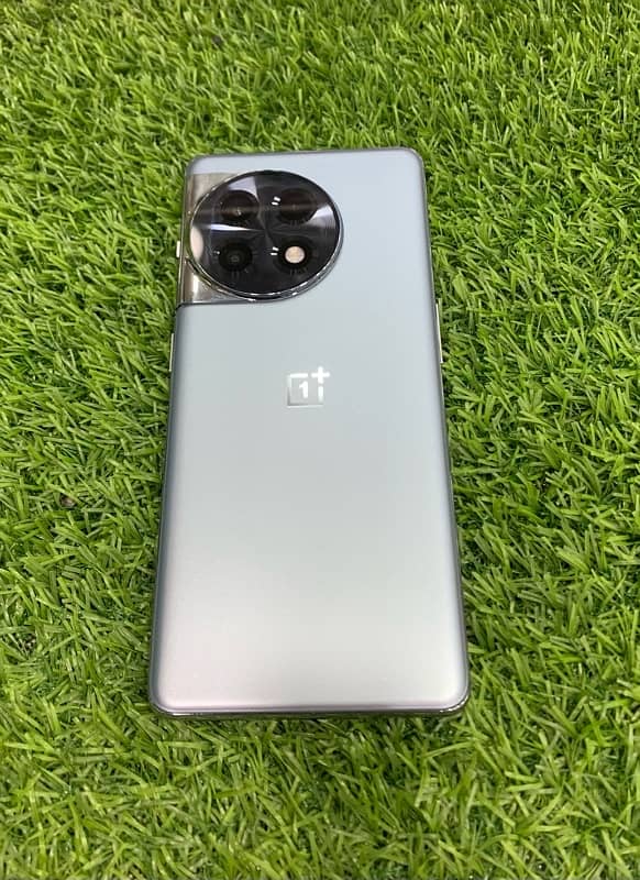 one plus 11R5G 1