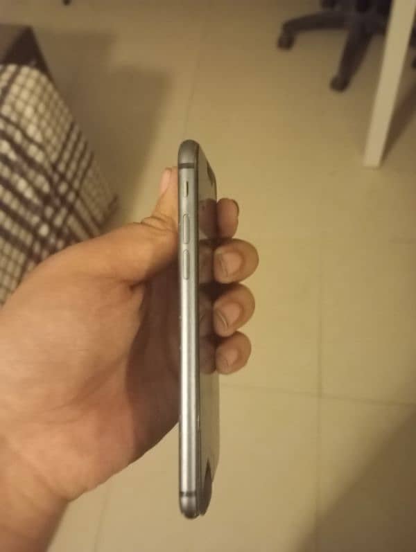 iPhone 8 pta approved (panel broken and battery needs service) 2