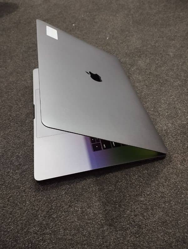 Apple Pro 2019 i9 Ram 32GB 500GB SSD 4GB Graphic 1