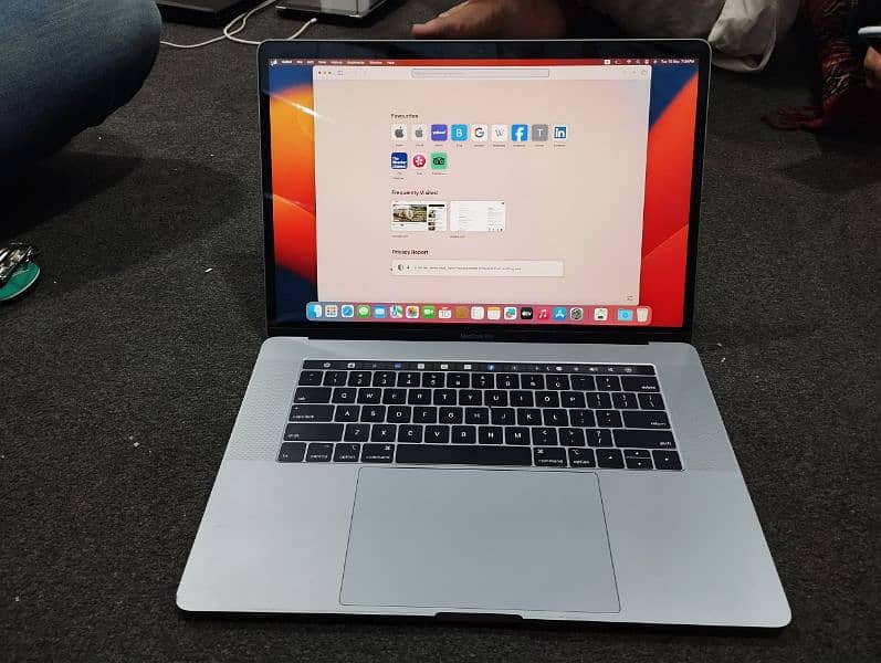 Apple Pro 2019 i9 Ram 32GB 500GB SSD 4GB Graphic 6