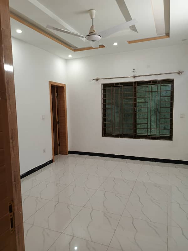 10 Marla Upper portion for rent in G-13 Islambad 4