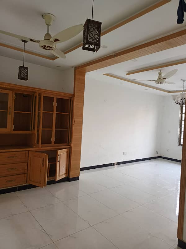 10 Marla Upper portion for rent in G-13 Islambad 7