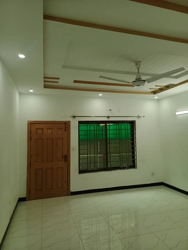 10 Marla Upper portion for rent in G-13 Islambad 8