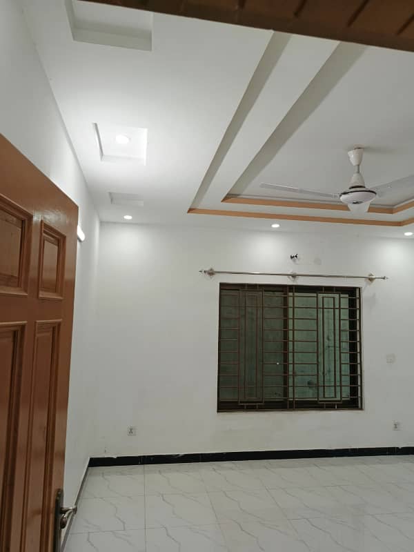 10 Marla Upper portion for rent in G-13 Islambad 9