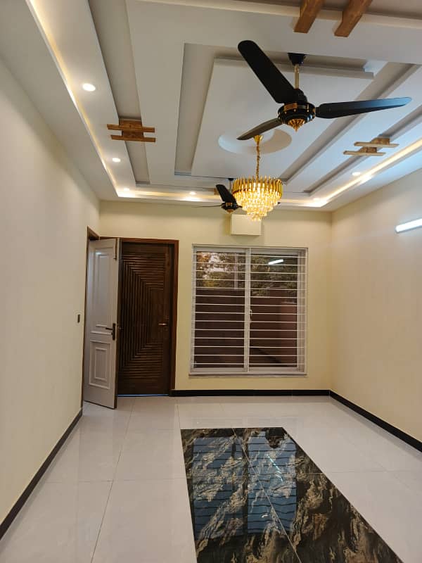 10 Marla Upper portion for rent in G-13 Islambad 15