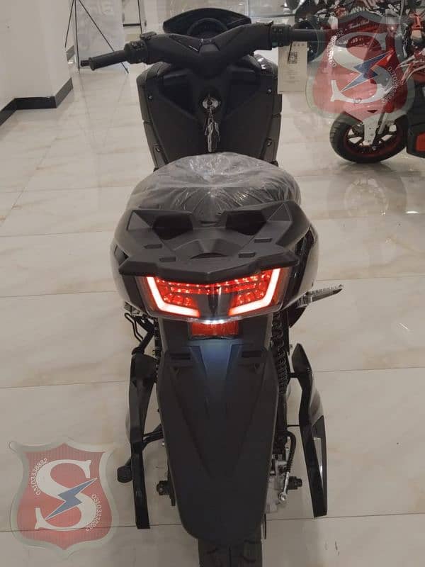 Pulsar E Turbo/Electric Scooter 4