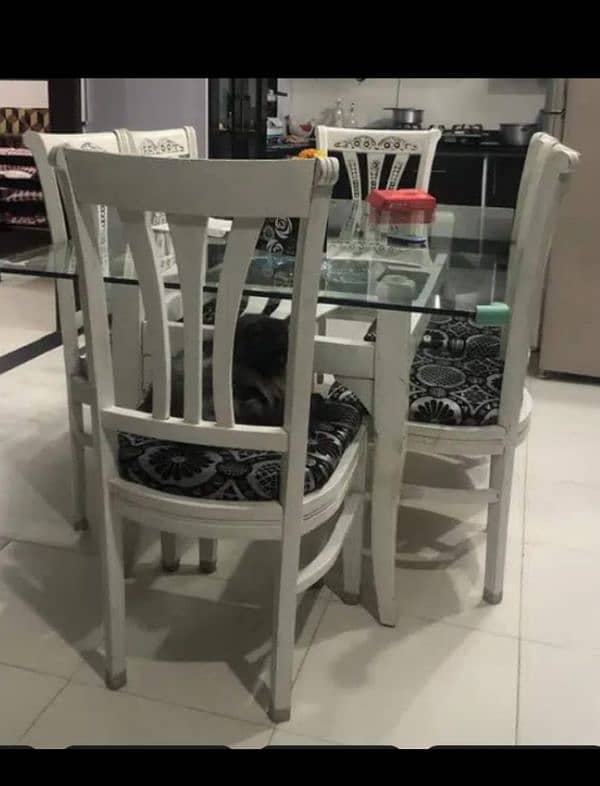 Dinning table with 6 chairs 0