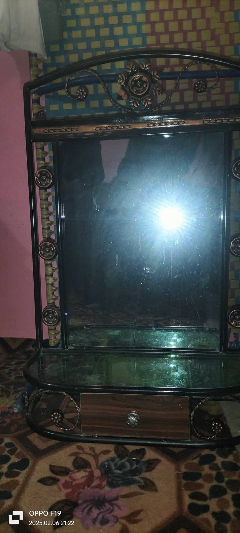 Dressing wall mirror ok condition 0