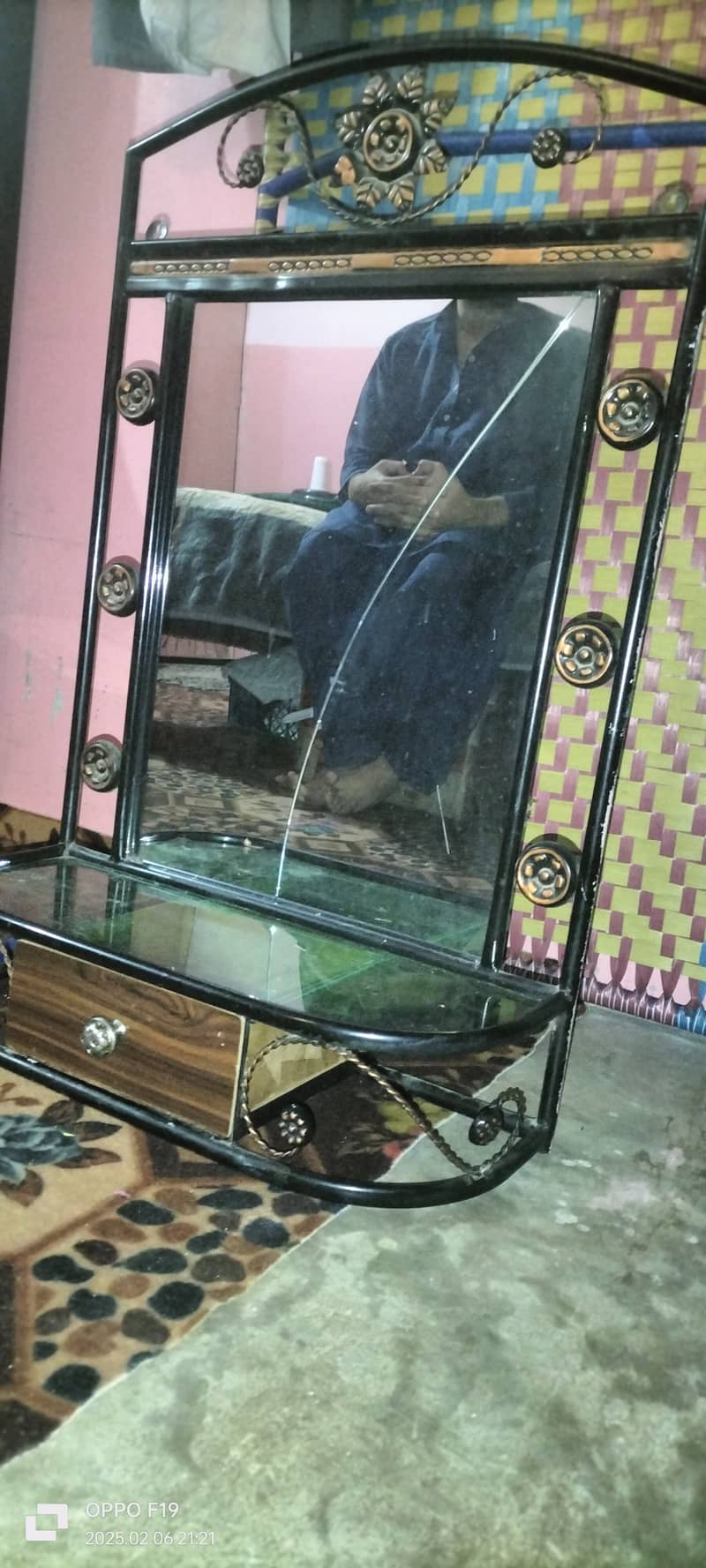 Dressing wall mirror ok condition 1