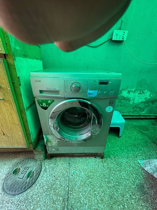 LG front loading 8 KG washing machine for sale 3