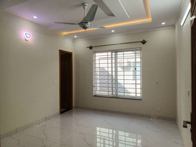 14 Marla Full House For Rent In G-13 islambad 3