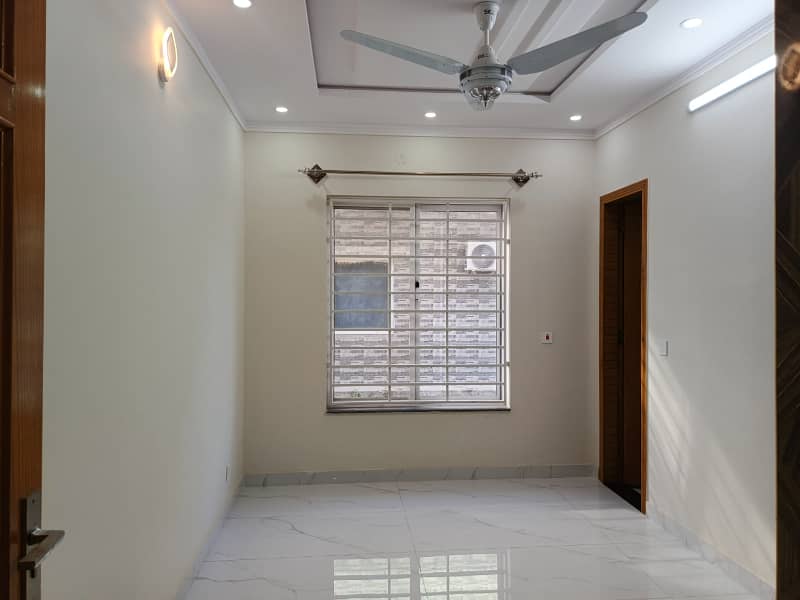 14 Marla Full House For Rent In G-13 islambad 7