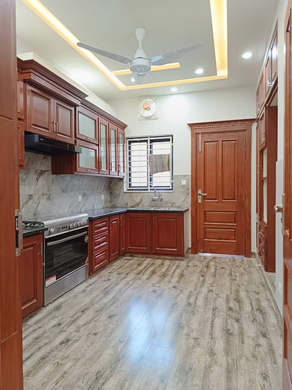 1 Kanal Upper Portion For Rent In G-13 Islambad 0