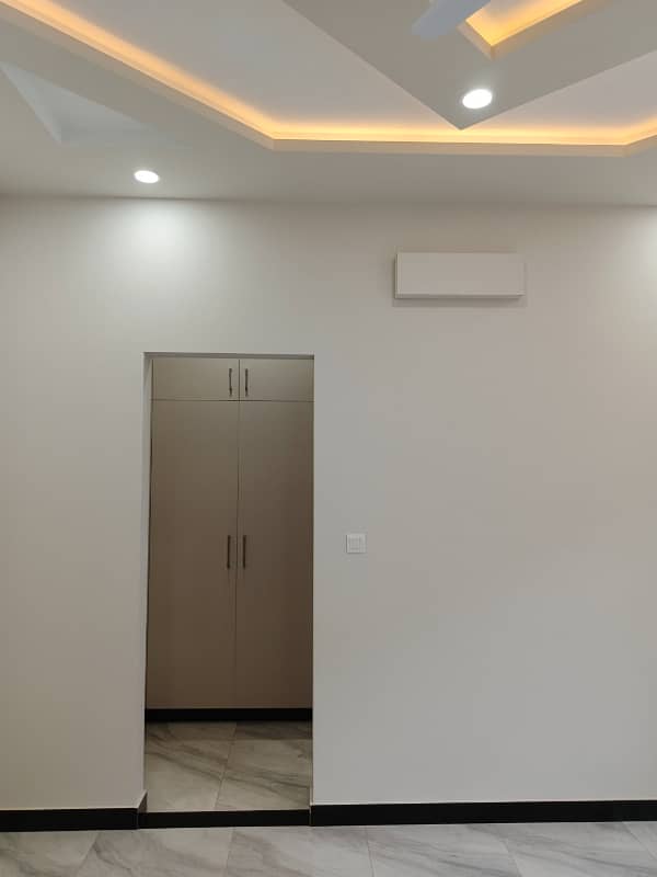 1 Kanal Upper Portion For Rent In G-13 Islambad 3