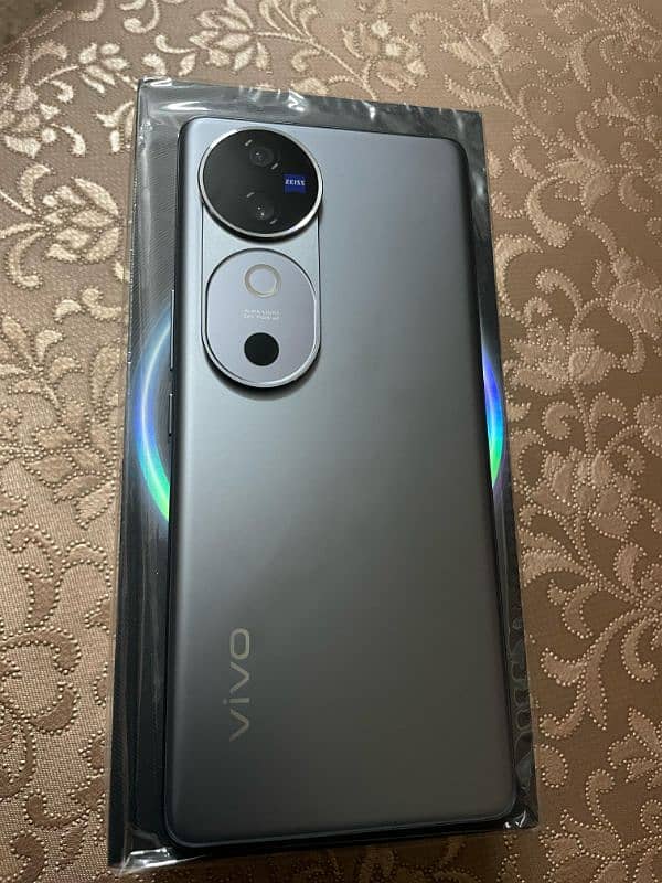 Vivo v40 2