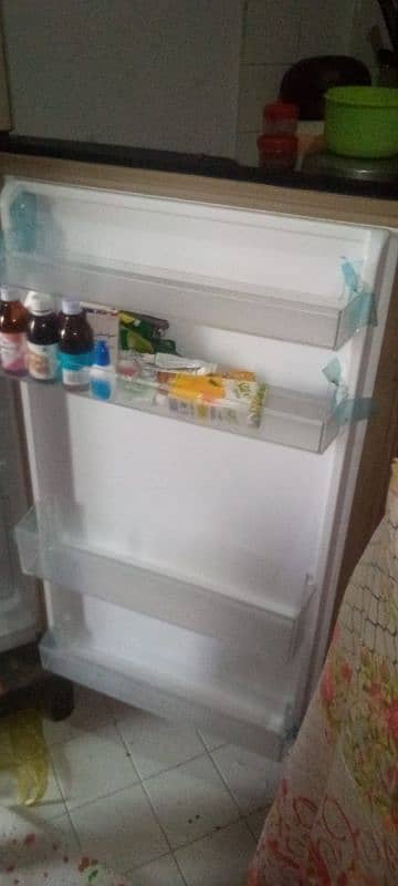 Dowlance fridge for sale 0